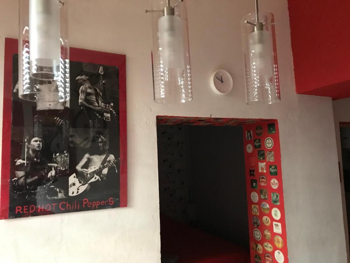 Apartment Studio Red And White